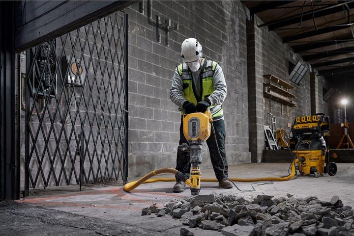 Actual product image DeWalt Chisel hammer SDS-max 11 kg 1700 watts (Electrical connection, 54 V)