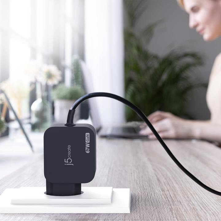 Image du produit j5Create JUP1565DCE3A-EN Mini chargeur PD 67W USB-C® GaN avec 3 types de connecteurs CC - EU (67 W)