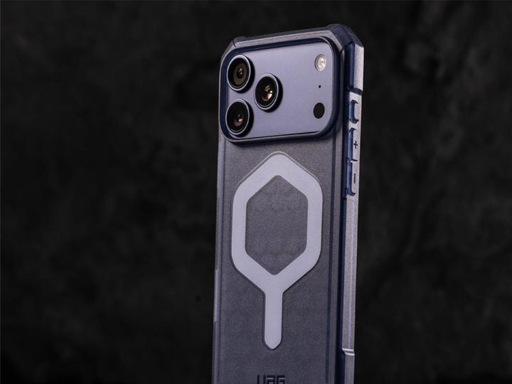 Actual product image UAG Essential Armor MagSafe (Apple iPhone 17 Pro)