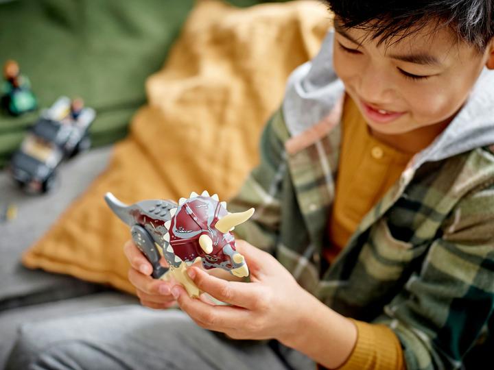 Produktbild LEGO Angriff eines Triceratops auf einen Pick-up-Truck (76950, LEGO Jurassic World)
