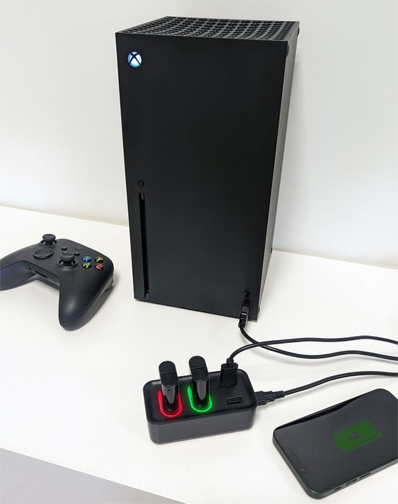 Produktbild Subsonic Dual Charger und Hub (Xbox One S, Xbox Series S, Xbox Series X, Xbox One X)