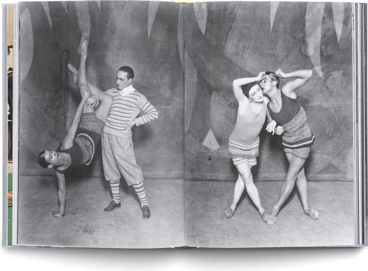 Produktbild Coco Chanel: Roaring Twenties (Englisch, Amy De La Haye, Bronwyn Cosgrave, Célia Bernasconi, Massimiliano Pace, Matteo Gualandris, Waleria Dorogova, 2025)