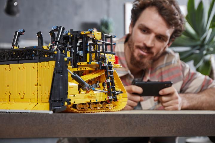 Produktbild LEGO Cat D11 Bulldozer (42131, LEGO Technic)