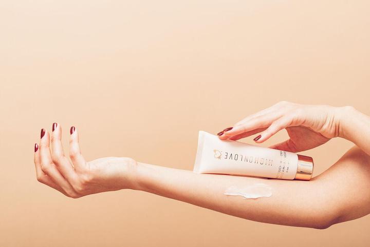 Produktbild High on Love Luxe Hand Cream 75 ml (75 ml)