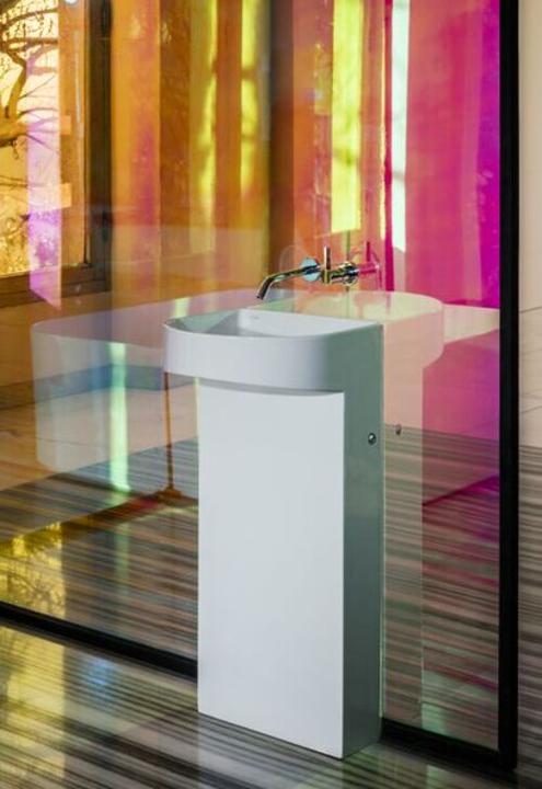 Actual product image Laufen Running Sonar Wash basin with integrated column, without tap hole, without overflow, 410x900mm, incl (810 mm, 410 mm)