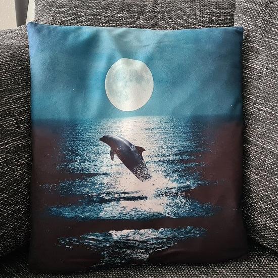 Tinisu, Dekokissen, Kissenbezug Delfin im Mondschein - 45cm x 45cm (45 x 45 cm)