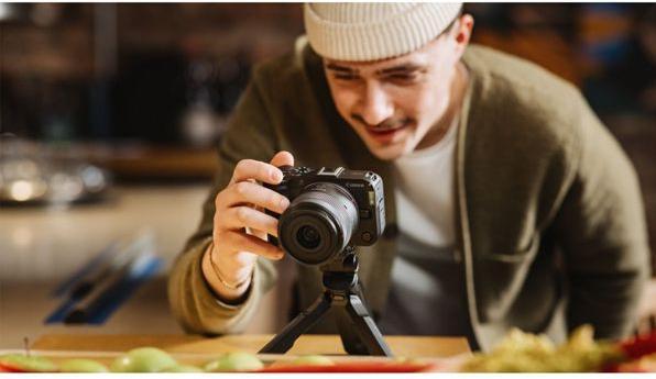 Produktbild Canon EOS R50 V + RF-S 14-30mm F4-6.3 IS STM PZ Kit (14 - 30 mm, 25.50 Mpx, APS-C / DX)