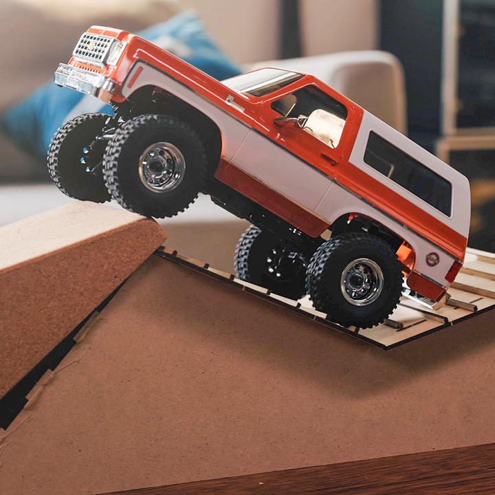 Productafbeelding FMS Chevrolet K5 Blazer 1:24 oranje - RTR 2,4GHz (RTR Gereed voor gebruik)