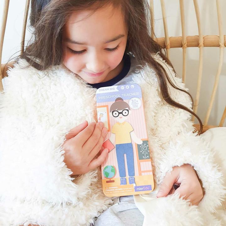 Produktbild mierEdu Magnetspiel Box Dress Up - Lehrer zum Verkleiden I Fördert Motorik + Fantasie I Ideal für zu Hause (32 Teile)