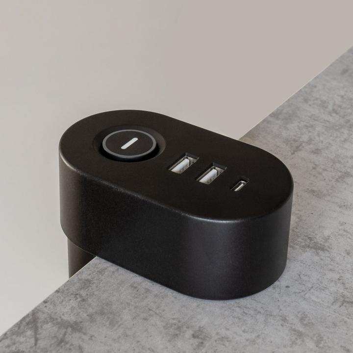 Actual product image FeinTech MD833 Steckdosenleiste klemmbar | 3x Steckdosen | 2x USB-A QC 18W | 1x USB-C PD 20W | 3m | Schwarz (3 x, 3-pole, 3 m)