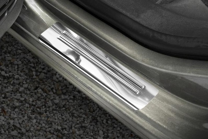 Produktbild Aristar Edelstahl Einstiegsleisten für VW Golf 7 ab 2012 bis 2019 (Front + Heck)