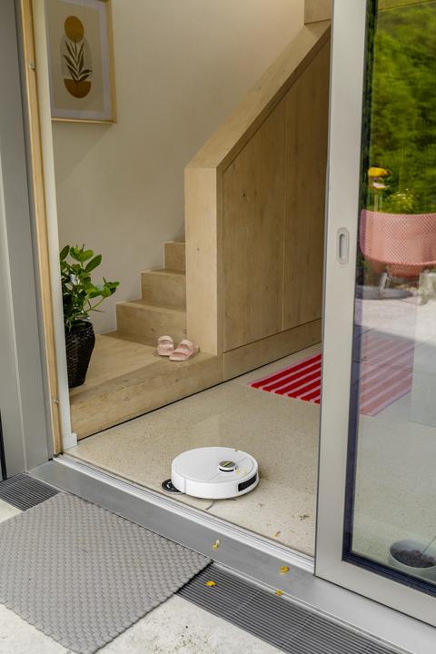 Actual product image Kärcher RVM 4 Comfort Extra (15000 Pa, Wiping pads (rotating))