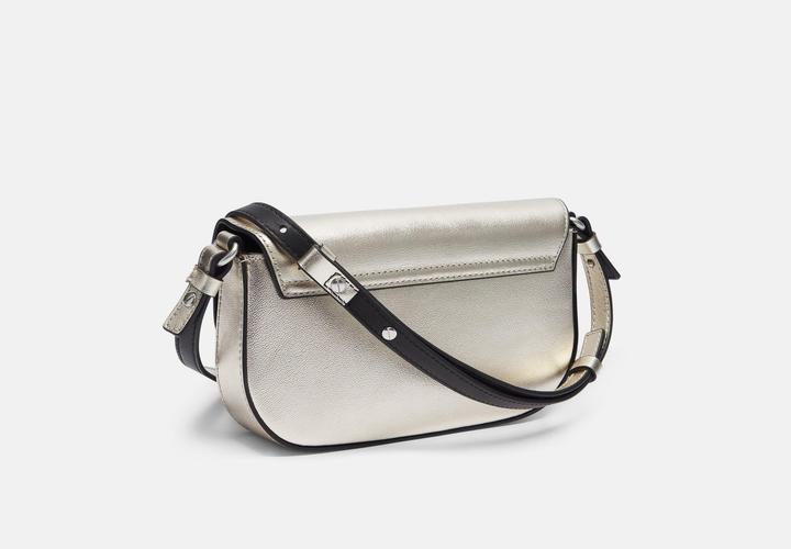 Actual product image Liebeskind Berlin Crossbody Handliche Crossbody-Bag in Metallic-Optik