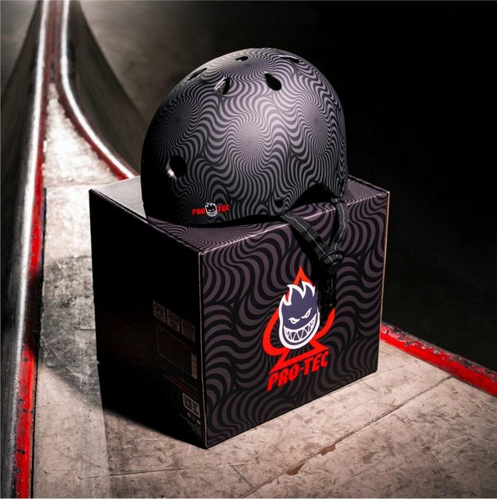 Produktbild Pro-Tec Low Pro Spitfire Signature Edition (51 - 63 cm)