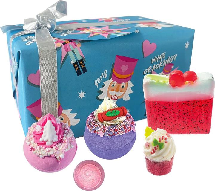 Image du produit Bomb Cosmetics Quoi de neuf? Bain et corps festifs de Noël enveloppés à la main (Bombe de bain)