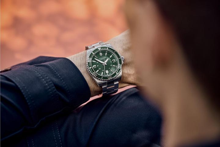 Image du produit Victorinox Montre Maverick cadran vert (Chronographe, 43 mm)