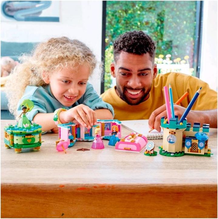 Actual product image LEGO Aurora's, Merida's and Tiana's magic works (43203, LEGO Disney)