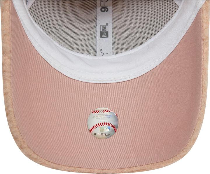 Actual product image New Era 9Forty Ladies Sherpa Cap - BORG NY Yankees pink