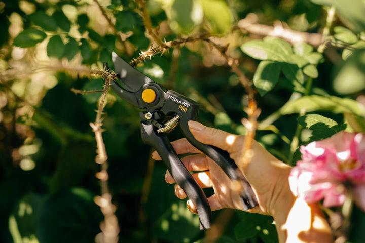 Produktbild Fiskars Gartenschere Bypass Pro 111960