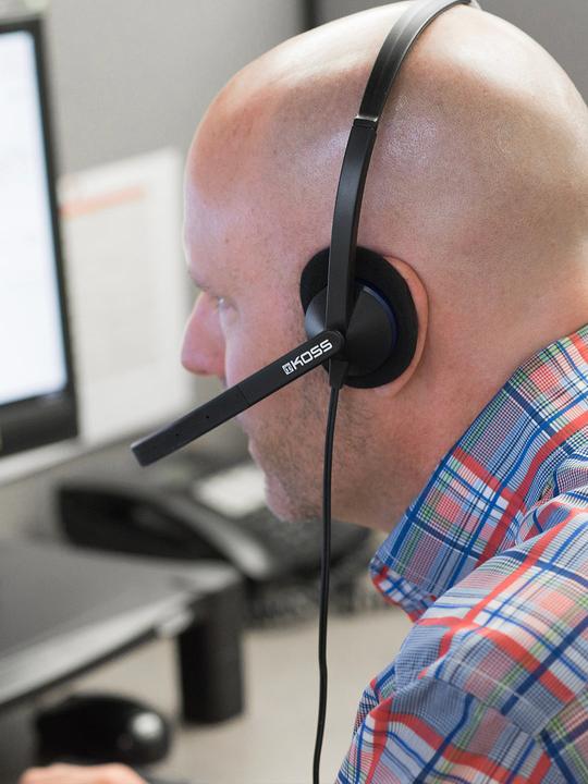 Actual product image Koss CS200i Communication Headsets, On-Ear, Wired, Microphone, Black (NC, Cable)