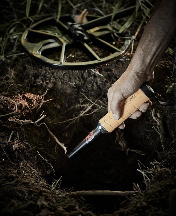 Actual product image Minelab - Wasserdichter Pinpointer Metalldetektor für Experten mit Ton-ID und Einstellbarer Empfindl