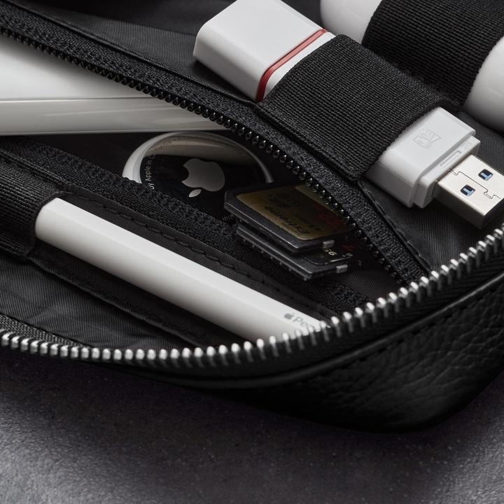 Image du produit Woolnut Organiseur Leather Tech -tarvikelaukku, musta