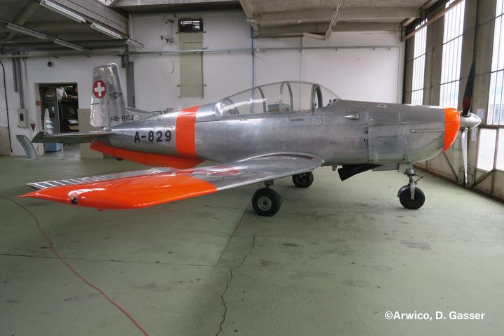Image du produit Ace Pilatus P-3 A-829 y compris support chromé