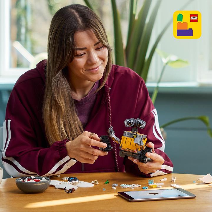 Actual product image LEGO WALL-E and EVE (43279, LEGO Disney)