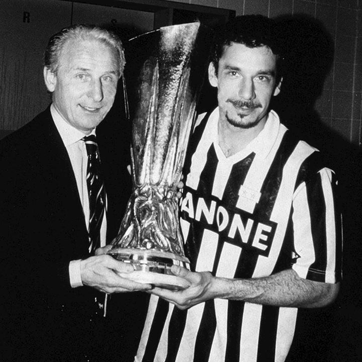 Image du produit Score Draw Juventus Turin 1992 - 93 Coppa UEFA Retro Jersey (S)