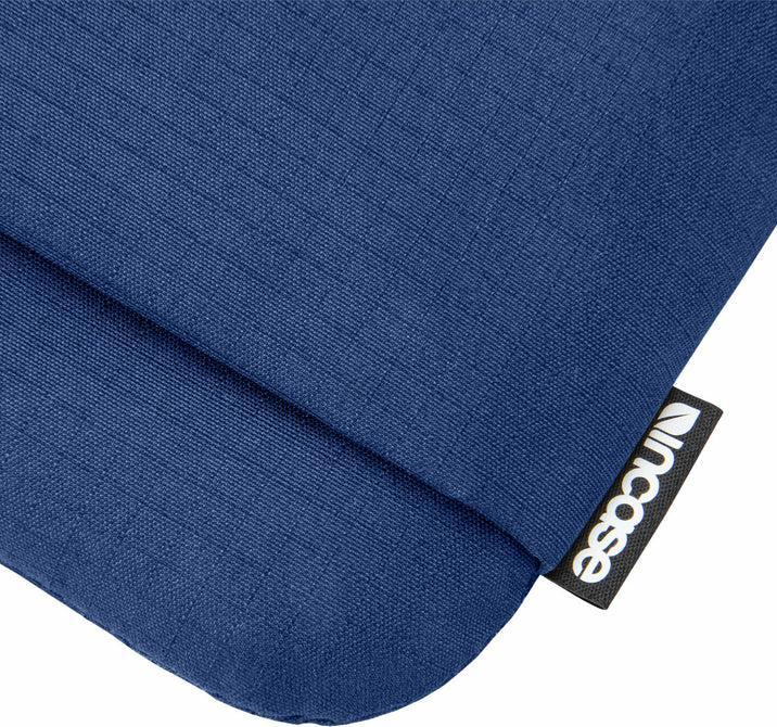 Actual product image Incase Go (14", Apple)