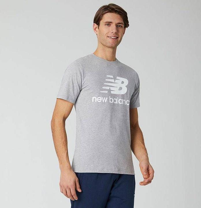 Immagine prodotto New Balance T con logo impilato Essentials (S)