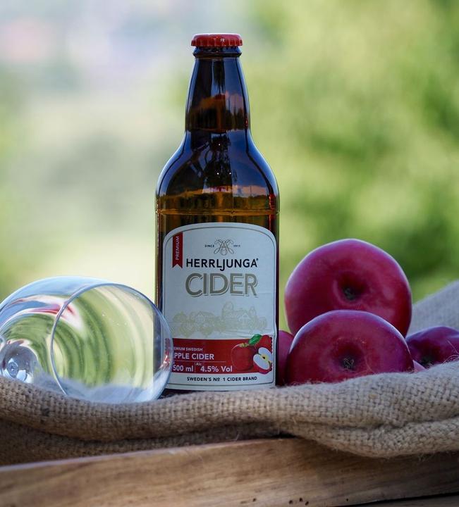 Actual product image Herrljunga APPLE glass bottle crate / (24 x 50 cl)