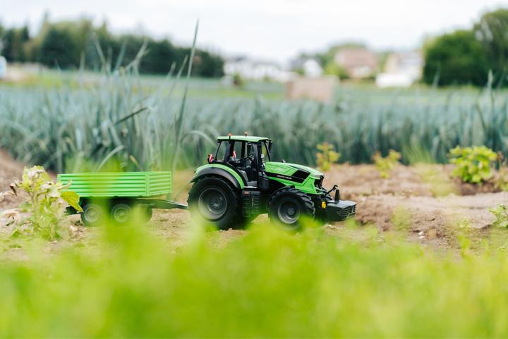 Produktbild Carson 1:16 Deutz-Traktor 8280 TTV m.Häng.100% (RTR Ready-to-Run)