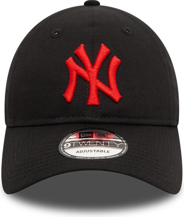 Actual product image New Era 9Twenty Casual Cap - New York Yankees Black / Red