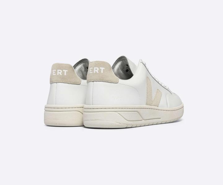 Actual product image Veja V-12 (38)