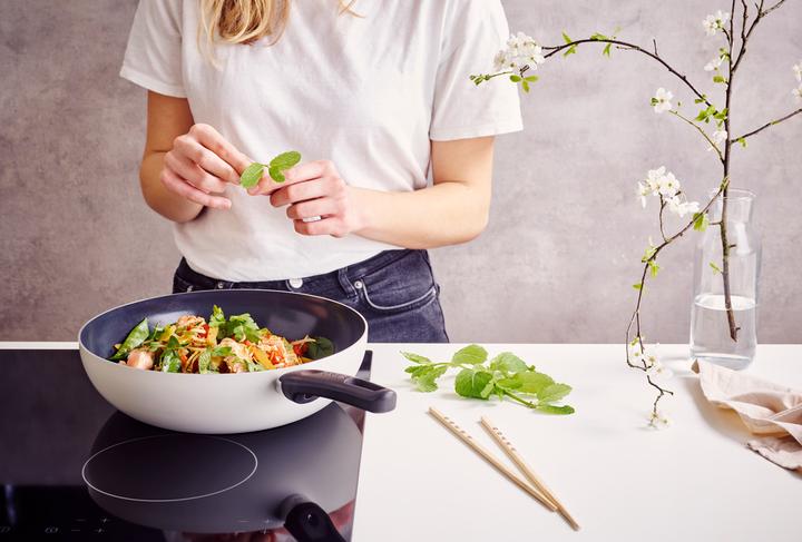 Actual product image Brabantia Indu+ wok, 28 cm, non-stick (28 cm, Wok, Aluminium)