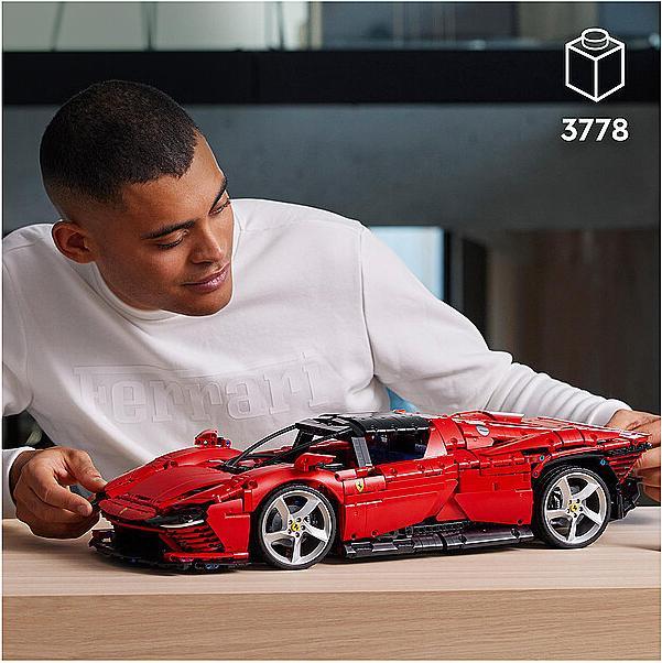 Actual product image LEGO Ferrari Daytona (42143, LEGO Technic)