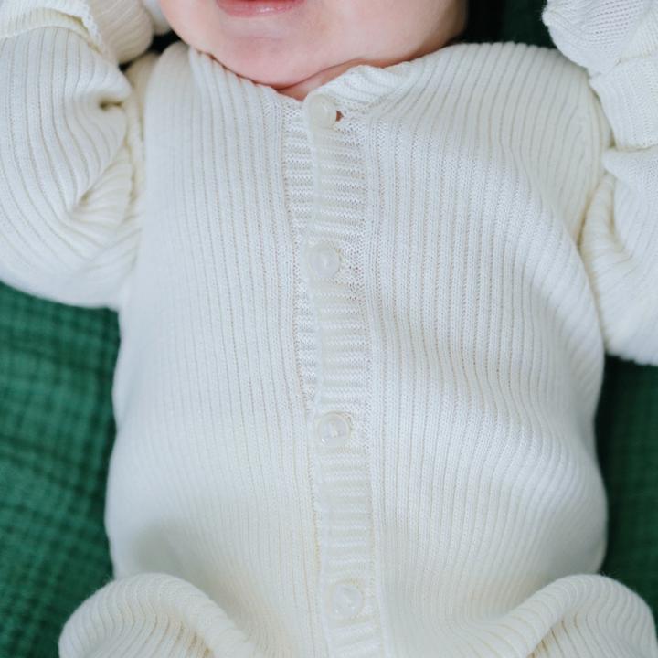 Produktbild Zero.99 Neugeborenen-Set 5-tlg. – Decke, Schlafanzug mit Knöpfen, Kratzhandschuhe, Babyschuhe, Mütze (50, 56, 62, 68)