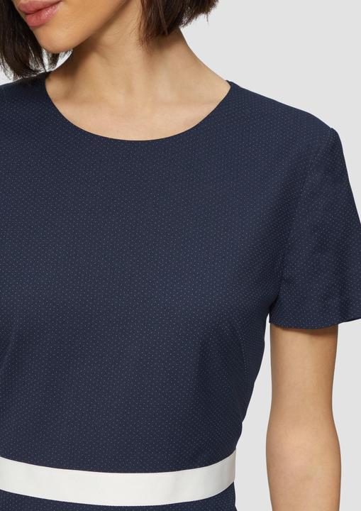 Actual product image S.Oliver Kleid Fein gepunktetes Etuikleid mit Kontrast-Detail (36)