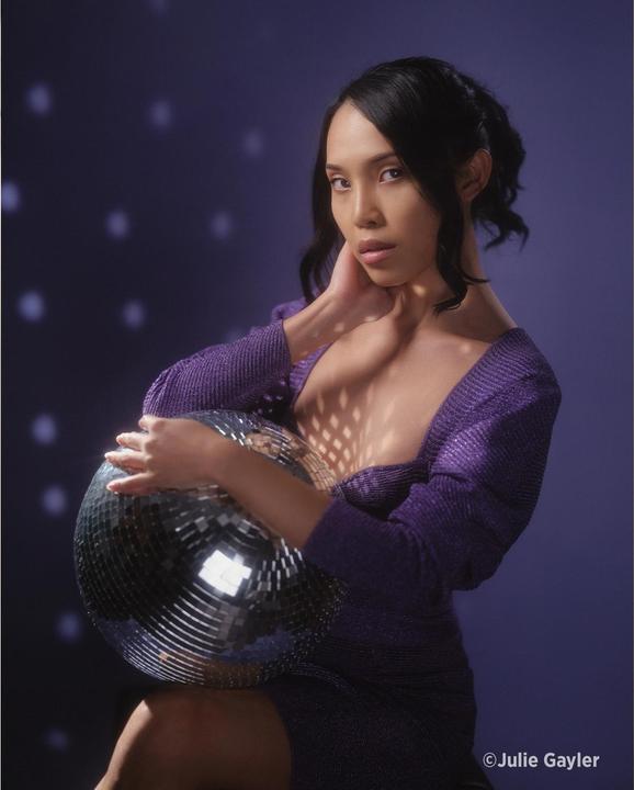 Actual product image Westcott X Drop Wrinkle Resistant Backdrop Light Pairs Sweep (5' x 12') (365.80 cm, 366 cm)