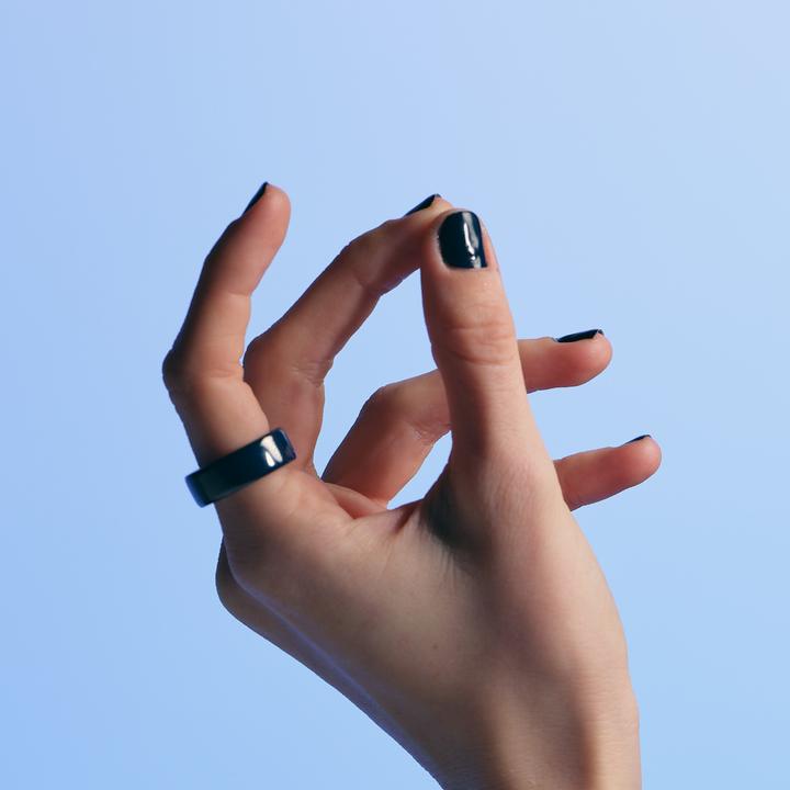 Image du produit Oura Ring 4 Ceramic (4, Minuit)