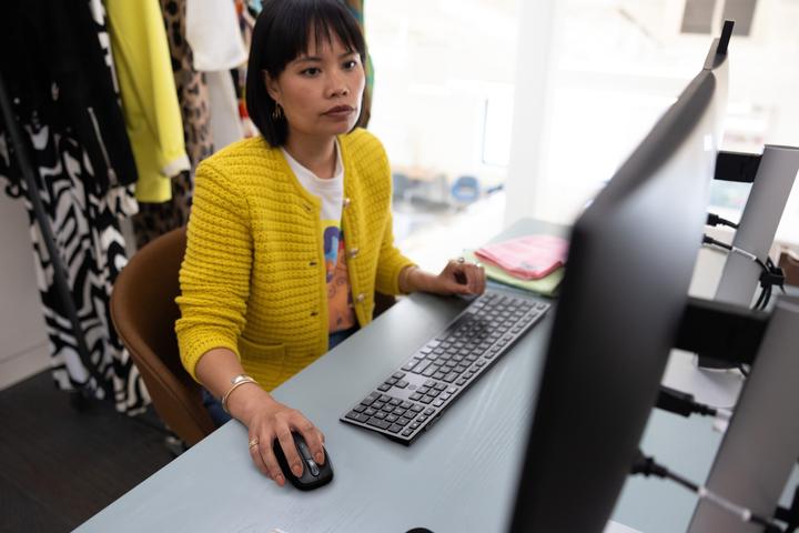 Actual product image HP 720 Multi-Device Rechargeable Wireless Keyboard and Mouse Combo, Full-size (100%), Wireless, USB (Swiss, Wireless)