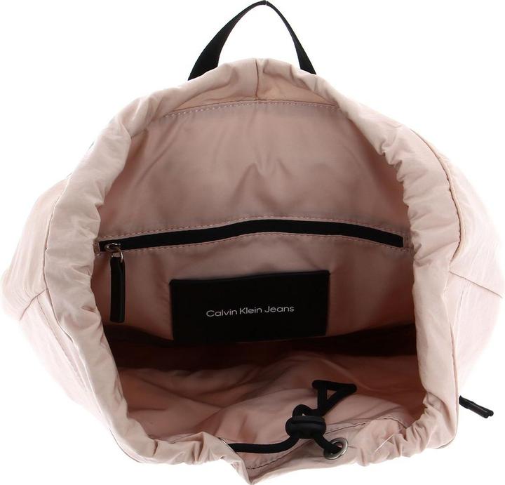 Produktbild Calvin Klein CKJ Feminine Nylon Flap Backpack