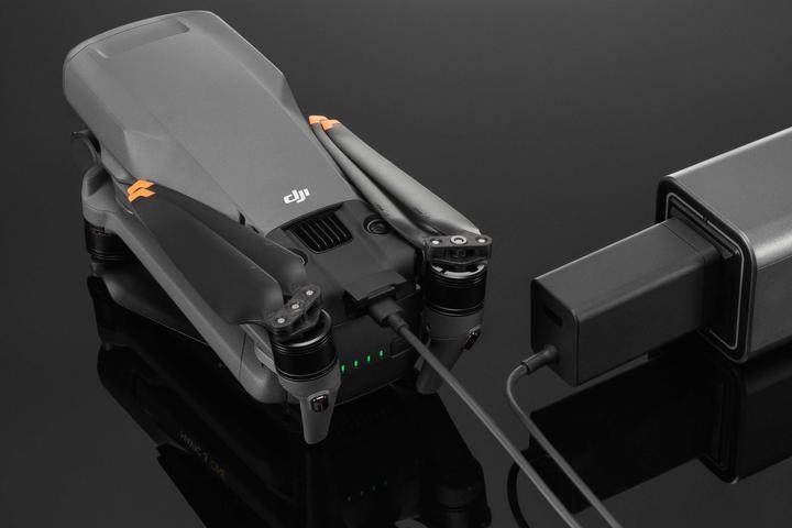 Image du produit DJI Chargeur portable Mavic 3 (Chargeur de drones, DJI Mavic 3 Pro Cine, DJI Mavic 3, DJI Mavic 3 Pro, DJI Mavic 3 Cine, DJI Mavic 3 Classic, DJI Avata, DJI Air 3)