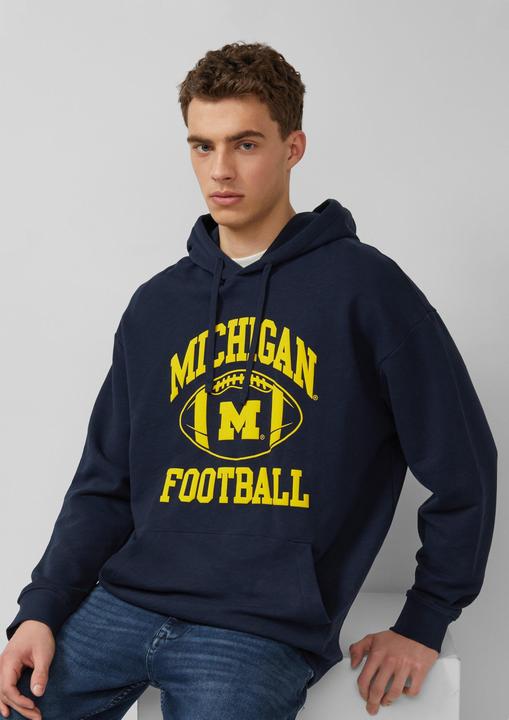 Produktbild s.Oliver Sweatshirt Kapuzen-Sweatshirt im Modern Fit mit College-Artwork (M)