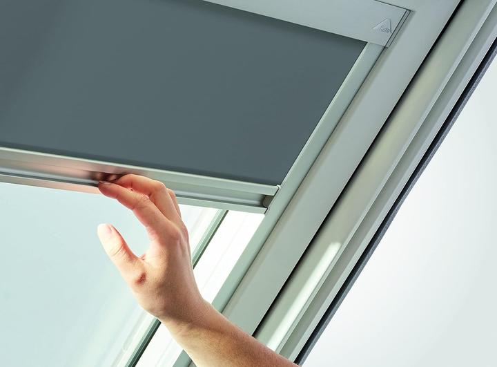 Produktbild Roto Tageslichtrollo ZRE für Dachfenster (134 x 140 cm)