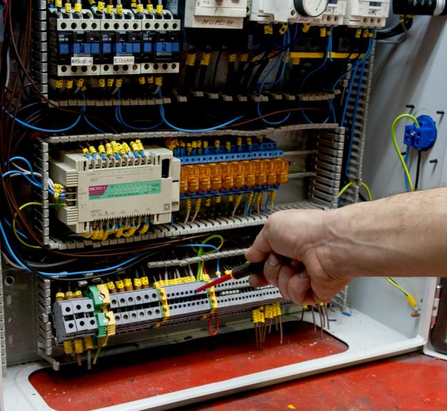 Produktbild Bahco BE-8220S - ERGO Isolierter Schraubendreher für Schlitzschrauben mit 3-Komponenten-Griff, VDE (Schlitzschrauben)
