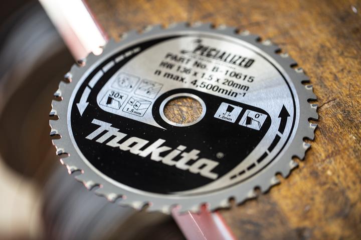 Immagine prodotto Makita TCT Blade for DCS550Z 136 x 30mm