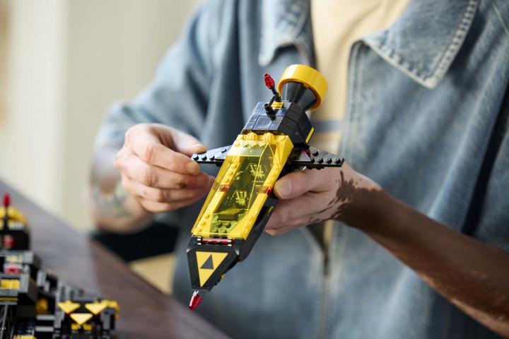 Actual product image LEGO Blacktron Renegade (10355, LEGO Icons, LEGO Rare sets)