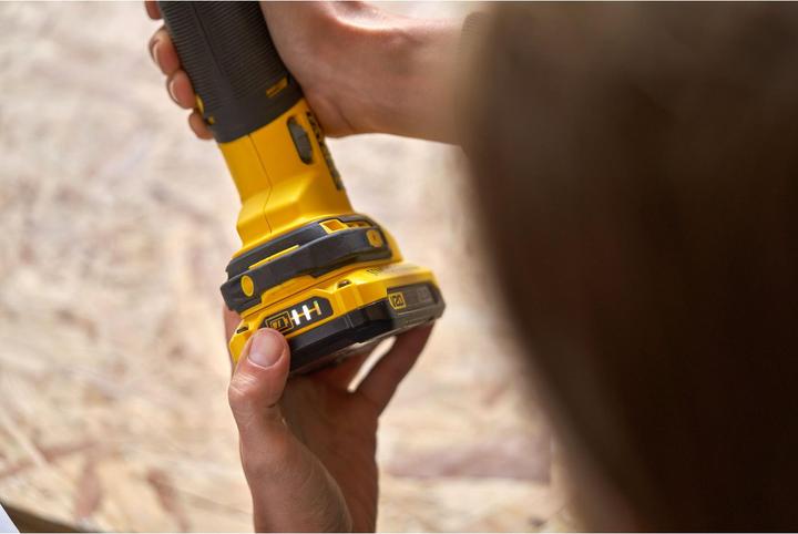 Image du produit Stanley FatMax 18V Battery Multifunction Tool SFMCE500D2K (2.0 Ah, Grinder, Saw & Universal Fair)